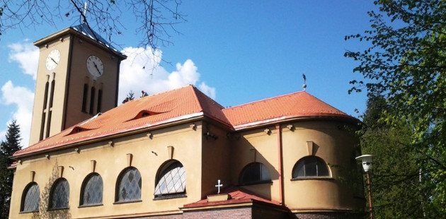 rekonstrukce-strechy-rodinneho-domu-kostel-ceske-velenice